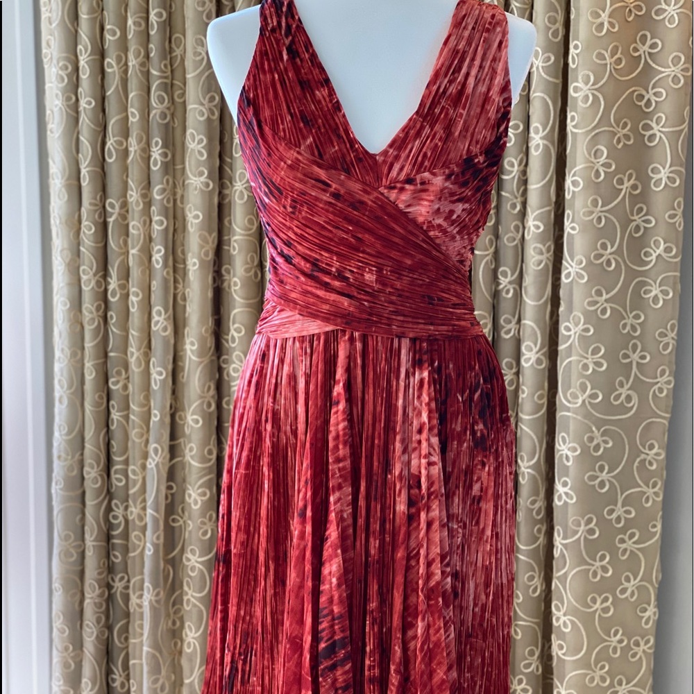 Halston size 8 dress in perfect condition.
